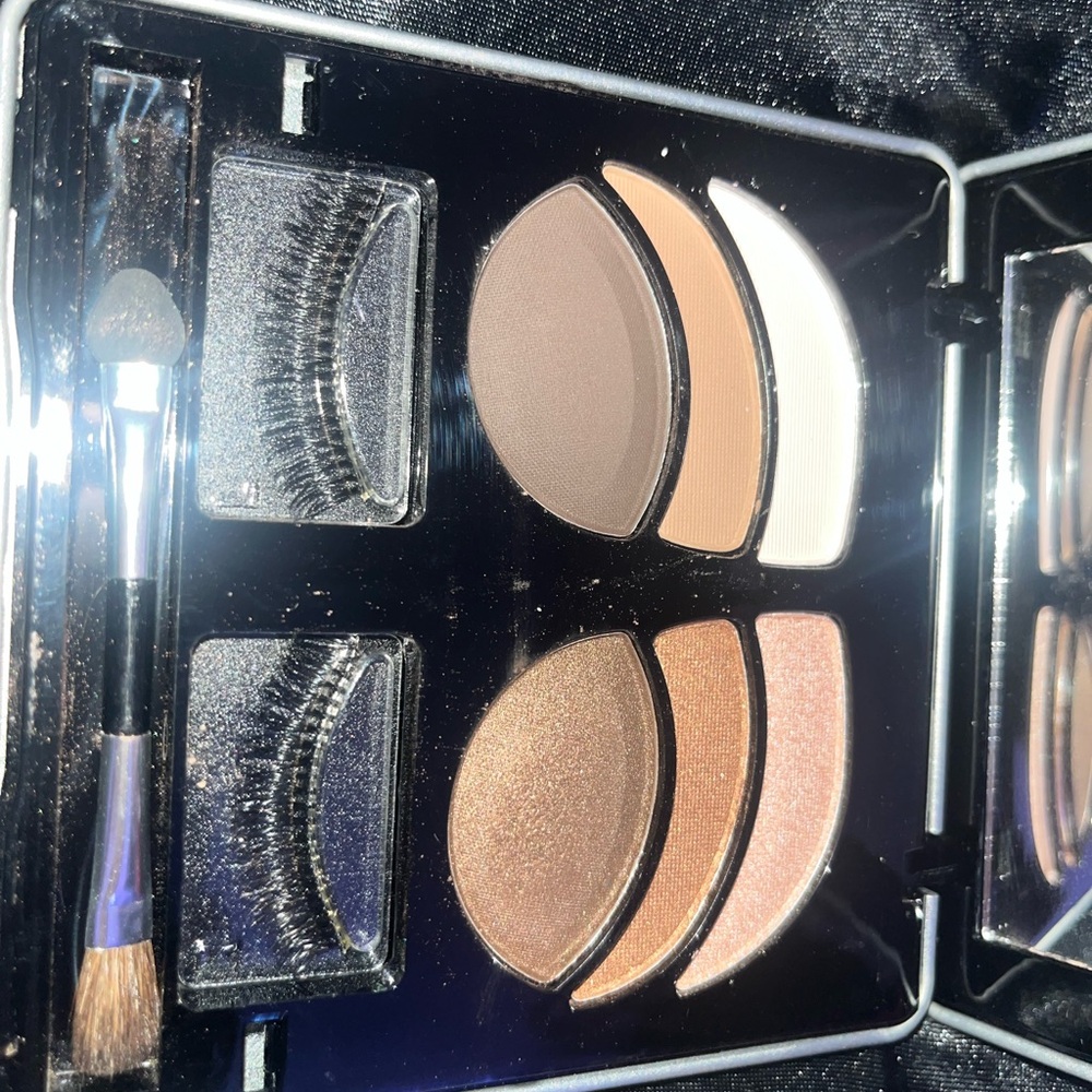 Makeover Essentials Set - Picture 4 of 15